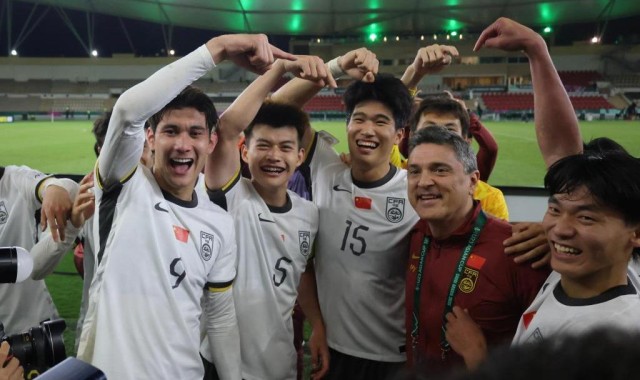 官方直播入口-进军亚洲杯决赛，U23国足用“力量足球”展现自信|新京报快评