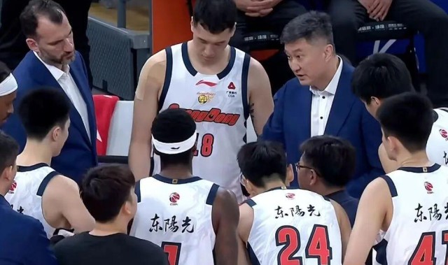 S赛直播-广东男篮大胜，张皓嘉正负值+49，陈家政亮眼 黄明依不受杜锋待见