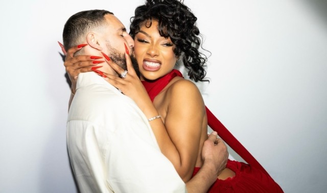 英雄联盟官网赛事-克莱这能忍？马冬梅大秀透视装 风光一览无遗🥵